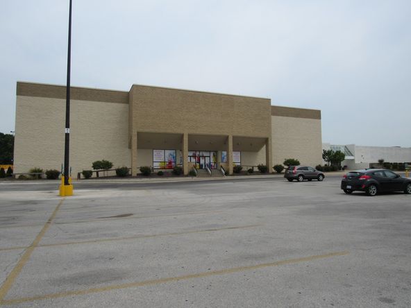 Quincy, IL Second Level Flex Space for Lease: 3203 Broadway St, Quincy, IL 62301